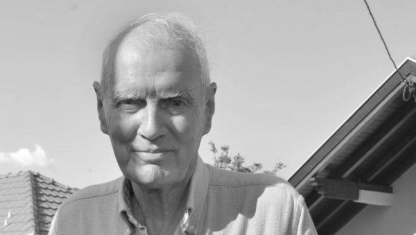 БИЛА ЈЕ ТО ЉУБАВ НА ПРВИ ПОГЛЕД: Власотинце - варош на Власини у којој је Синиша Павић провео последње деценије живота БИЛА ЈЕ ТО ЉУБАВ НА ПРВИ ПОГЛЕД: Власотинце - варош на Власини у којој је Синиша Павић провео последње деценије живота