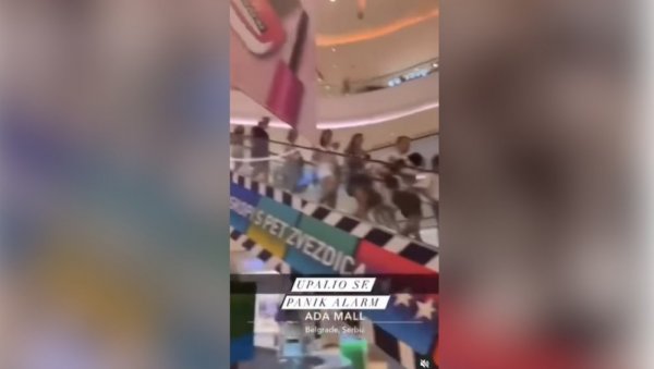 ДРАМАТИЧНЕ СЦЕНЕ У БЕОГРАДУ: Евакуисан познати тржни центар, људи морали хитно да напусте зграду (ВИДЕО) ДРАМАТИЧНЕ СЦЕНЕ У БЕОГРАДУ: Евакуисан познати тржни центар, људи морали хитно да напусте зграду (ВИДЕО)