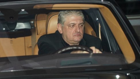TONI SLAVI: Svi mu čestitaju, a deca se ne oglašavaju TONI SLAVI: Svi mu čestitaju, a deca se ne oglašavaju