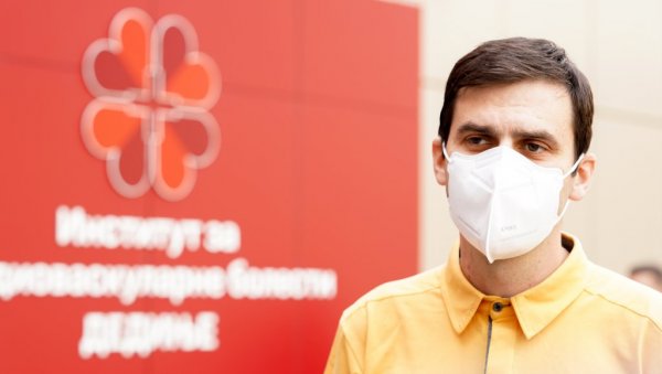 ПАЦИЈЕНТ СА ТРАНСПЛАНТИРАНИМ СРЦЕМ ОТПУШТЕН СА ИНСТИТУТА ДЕДИЊЕ: Захваљујући породици донора, спасен је мој и живот још петоро људи (ФОТО) ПАЦИЈЕНТ СА ТРАНСПЛАНТИРАНИМ СРЦЕМ ОТПУШТЕН СА ИНСТИТУТА ДЕДИЊЕ: Захваљујући породици донора, спасен је мој и живот још петоро људи (ФОТО)