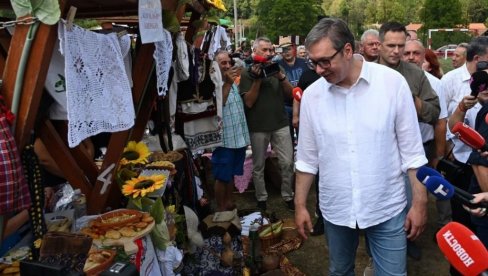 ВУЧИЋ У МЕДВЕЂИЦИ: Председник на манифестацији Дани проје и сира ВУЧИЋ У МЕДВЕЂИЦИ: Председник на манифестацији Дани проје и сира