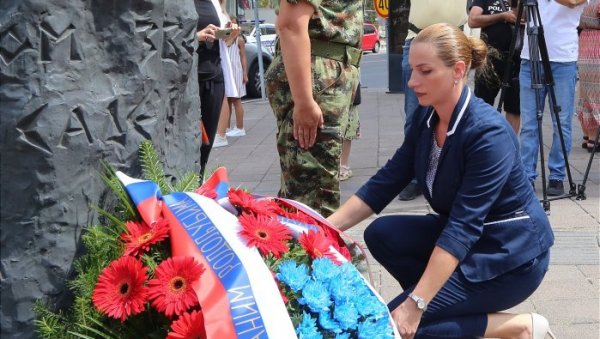 ВЕНЦИ НА СПОМЕНИК ОБЕШЕНИМ РОДОЉУБИМА: Обележена 83.годишњица злочина на Теразијама ВЕНЦИ НА СПОМЕНИК ОБЕШЕНИМ РОДОЉУБИМА: Обележена 83.годишњица злочина на Теразијама