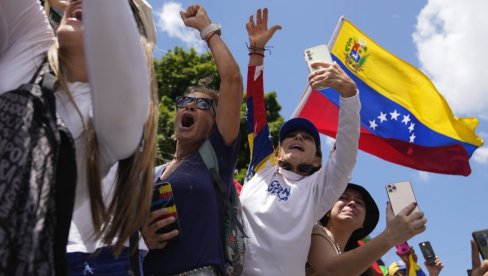MASOVNI PROTESTI OPOZICIJE U VENECUELI: Sporovi oko rezultata predsedničkih izbora od 28. jula se nastavljaju (FOTO) MASOVNI PROTESTI OPOZICIJE U VENECUELI: Sporovi oko rezultata predsedničkih izbora od 28. jula se nastavljaju (FOTO)