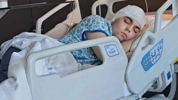 ТУГА: Преминуо Игор (17) за чије здравље се молила цела Србија - његов отац умро од исте болести ТУГА: Преминуо Игор (17) за чије здравље се молила цела Србија - његов отац умро од исте болести