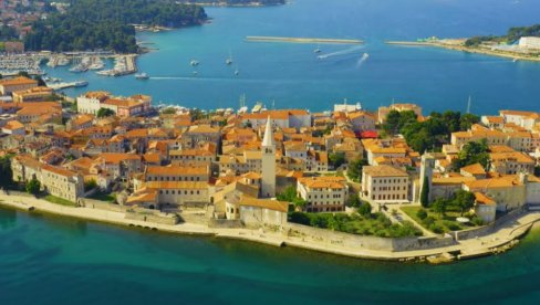 MEŠTANI POPULARNOG HRVATSKOG LETOVALIŠTA U PROBLEMU: Neprijatno iznenađeni životinjama koje su se odomaćile, turiste krive za sve (FOTO) MEŠTANI POPULARNOG HRVATSKOG LETOVALIŠTA U PROBLEMU: Neprijatno iznenađeni životinjama koje su se odomaćile, turiste krive za sve (FOTO)