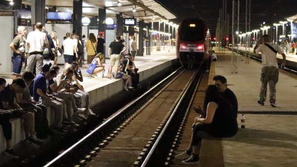 ШОЛАКОВИ МЕДИЈИ ПРИПРЕМАЈУ ТЕРЕН ЗА ПОЛИТИЗАЦИЈУ ЕКОЛОШКИХ ПРОТЕСТА ШОЛАКОВИ МЕДИЈИ ПРИПРЕМАЈУ ТЕРЕН ЗА ПОЛИТИЗАЦИЈУ ЕКОЛОШКИХ ПРОТЕСТА