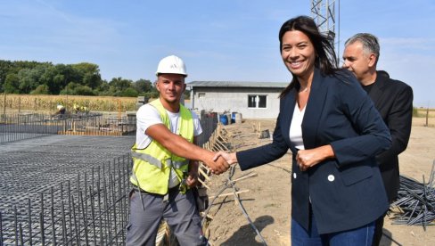 REALIZACIJA VAŽNOG PROJEKTA JE U TOKU: Ministarka Vujović obišla radove na izgradnji postrojenja za preradu otpadnih voda u Sečnju REALIZACIJA VAŽNOG PROJEKTA JE U TOKU: Ministarka Vujović obišla radove na izgradnji postrojenja za preradu otpadnih voda u Sečnju