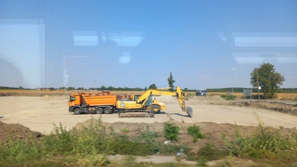 КРУЖНИ ТОК ГОТОВ ДО КРАЈА ГОДИНЕ: Почели радови на делу Зрењанинског пута у близини Ковилова КРУЖНИ ТОК ГОТОВ ДО КРАЈА ГОДИНЕ: Почели радови на делу Зрењанинског пута у близини Ковилова