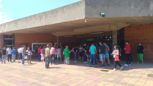 OBUKE, PA POSAO: Projekat socijalno i ekonomsko osnaživanje ugroženih grupa u Požarevcu OBUKE, PA POSAO: Projekat socijalno i ekonomsko osnaživanje ugroženih grupa u Požarevcu