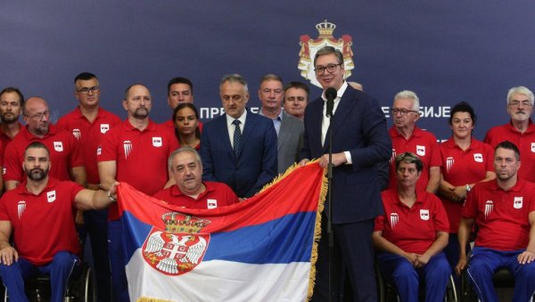 ВУЧИЋ СА ЧЛАНОВИМА ПАРАОЛИМПИЈСКОГ ТИМА СРБИЈЕ: Председник им уручио државну заставу коју ће носити у Париз (ФОТО/ВИДЕО) ВУЧИЋ СА ЧЛАНОВИМА ПАРАОЛИМПИЈСКОГ ТИМА СРБИЈЕ: Председник им уручио државну заставу коју ће носити у Париз (ФОТО/ВИДЕО)