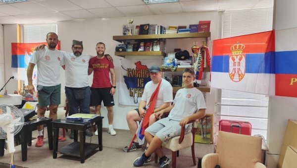 МИСИЈА ЗА НОВИ ФРЕСКОПИС: После 11 дана одважни Новосађани превалили 450 километара и стигли до Жупе Никшићке МИСИЈА ЗА НОВИ ФРЕСКОПИС: После 11 дана одважни Новосађани превалили 450 километара и стигли до Жупе Никшићке