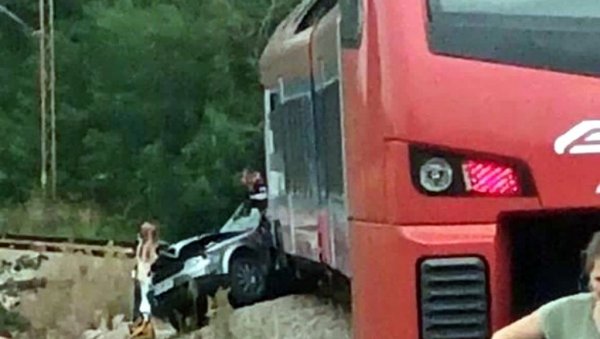 НА МОРУ САЗНАО ДА МУ ЈЕ ПОГИНУО ОТАЦ: Рођака погинулог таксисте из Лазаревца открила потресне детаље НА МОРУ САЗНАО ДА МУ ЈЕ ПОГИНУО ОТАЦ: Рођака погинулог таксисте из Лазаревца открила потресне детаље