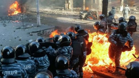 PRIPREME ZA BEOMAJDAN U PUNOM ZAMAHU: Nabavljaju se šatori i planiraju molotovljevi kokteli PRIPREME ZA BEOMAJDAN U PUNOM ZAMAHU: Nabavljaju se šatori i planiraju molotovljevi kokteli