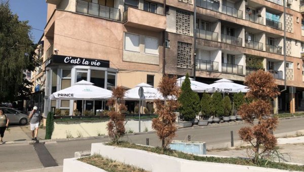 САД И КУЋАМА ЗА СИРОЧАД МЕЊАЈУ КРВНУ СЛИКУ СЕВЕРА: Приштина спроводи албанизацију нелегалним приватизацијама и отимањем САД И КУЋАМА ЗА СИРОЧАД МЕЊАЈУ КРВНУ СЛИКУ СЕВЕРА: Приштина спроводи албанизацију нелегалним приватизацијама и отимањем