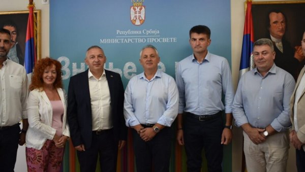 НАСТАВА НА СРПСКОМ ЈЕЗИКУ И У ТРСТУ: Договор Министарства просвете и Црквене општине Трст НАСТАВА НА СРПСКОМ ЈЕЗИКУ И У ТРСТУ: Договор Министарства просвете и Црквене општине Трст