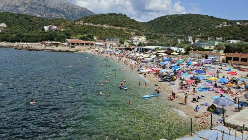 TRAGEDIJA U UTJEHI: Utopio se Beograđanin - sa suprugom bio na plaži TRAGEDIJA U UTJEHI: Utopio se Beograđanin - sa suprugom bio na plaži