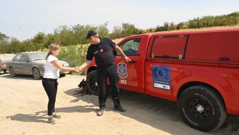 УГАШЕН ПОЖАР НА ГРАДСКОЈ ДЕПОНИЈИ ТАНЦОШ У БЕОЧИНУ: Ватра прошле среде захватила површину од око 200 ари УГАШЕН ПОЖАР НА ГРАДСКОЈ ДЕПОНИЈИ ТАНЦОШ У БЕОЧИНУ: Ватра прошле среде захватила површину од око 200 ари