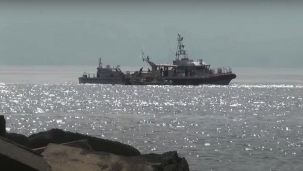 МАЈКА ГРЧЕВИТО ДРЖАЛА БЕБУ ИЗНАД ВОДЕ: Детаљи бродолома код Сицилије МАЈКА ГРЧЕВИТО ДРЖАЛА БЕБУ ИЗНАД ВОДЕ: Детаљи бродолома код Сицилије