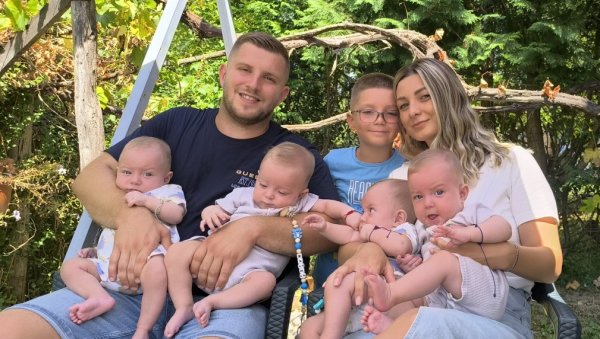 ПОСЛЕ СЕДАМ МЕСЕЦИ ИШЧЕКИВАЊА, НАЈПОЗНАТИЈЕ БЕБЕ СТИГЛЕ У БАЊАЛУКУ Четворке одушевиле суграђане ПОСЛЕ СЕДАМ МЕСЕЦИ ИШЧЕКИВАЊА, НАЈПОЗНАТИЈЕ БЕБЕ СТИГЛЕ У БАЊАЛУКУ Четворке одушевиле суграђане