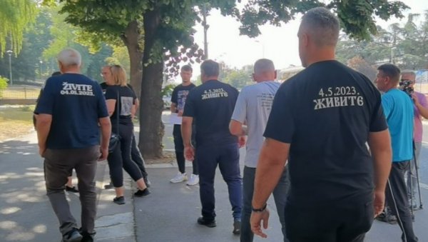 НЕМА, ТАТА, НИШТА ОД МЕНЕ Мирјана је затекла сина који је након рањавања био жив: На суђењу је открила његове последње речи НЕМА, ТАТА, НИШТА ОД МЕНЕ Мирјана је затекла сина који је након рањавања био жив: На суђењу је открила његове последње речи