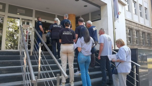 ПОТРЕСНО СВЕДОЧЕЊЕ ДЕДЕ НАЈМЛАЂЕ ЖРТВЕ У МАЛОМ ОРАШЈУ: Деца се предавала, Блажић их убијао ПОТРЕСНО СВЕДОЧЕЊЕ ДЕДЕ НАЈМЛАЂЕ ЖРТВЕ У МАЛОМ ОРАШЈУ: Деца се предавала, Блажић их убијао