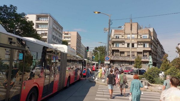 ВЕЛИКЕ ГУЖВЕ У БЕОГРАДУ: Застој у Таковској, колона у Деспота Стефана, возила се једва пробијају и на Бранковом мосту (ФОТО) ВЕЛИКЕ ГУЖВЕ У БЕОГРАДУ: Застој у Таковској, колона у Деспота Стефана, возила се једва пробијају и на Бранковом мосту (ФОТО)