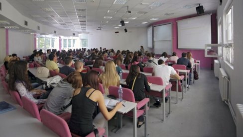 NA BUDŽETU JOŠ 2.085 MESTA: Drugi upisni rok na Univerzitetu u Beogradu počinje krajem avgusta NA BUDŽETU JOŠ 2.085 MESTA: Drugi upisni rok na Univerzitetu u Beogradu počinje krajem avgusta