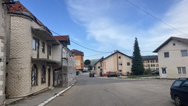 ПОСЛЕ ТРИ ДЕЦЕНИЈЕ УЧЕ СРПСКИ ЈЕЗИК: Око стотину ђака у Гламочу неће морати да бира између хрватског или босанског ПОСЛЕ ТРИ ДЕЦЕНИЈЕ УЧЕ СРПСКИ ЈЕЗИК: Око стотину ђака у Гламочу неће морати да бира између хрватског или босанског