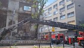 GORI POZNATA VILA U KRUNSKOJ ULICI U BEOGRADU: Na terenu četiri vatrogasne ekipe (VIDEO) GORI POZNATA VILA U KRUNSKOJ ULICI U BEOGRADU: Na terenu četiri vatrogasne ekipe (VIDEO)