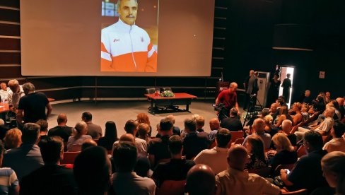 POSLEDNJI POZDRAV ČUVENOM TRENERU: Održana komemoracija povodom smrti Slobodana Buce Galeševa (FOTO) POSLEDNJI POZDRAV ČUVENOM TRENERU: Održana komemoracija povodom smrti Slobodana Buce Galeševa (FOTO)