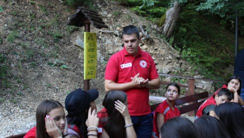 ANIMIRANJE DECE ZA HUMANITARNI RAD: Školice CK (FOTO) ANIMIRANJE DECE ZA HUMANITARNI RAD: Školice CK (FOTO)