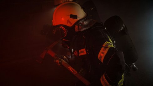 TRAGEDIJA U PANČEVU: Otac spasao ćerku (5) iz kuće u plamenu, pa preminuo: Oganj progutao kuću petočlane porodice, dete kritično
