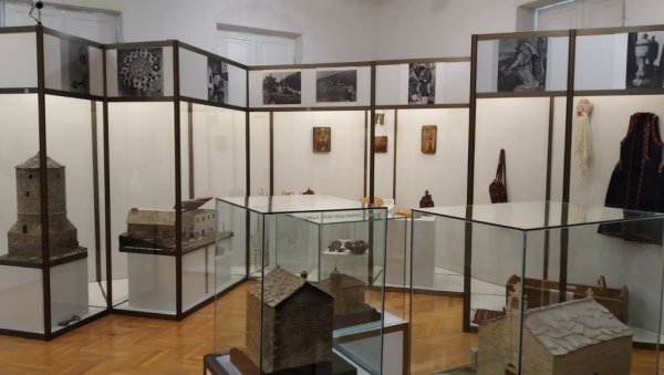 ГДЕ ЈЕ ЗАОСТАВШТИНА ДИПЛОМАТЕ КОЈИ ЈЕ ЗАДУЖИО СРБИЈУ И ЗАВИЧАЈ: Под Леотаром благо цара песника ГДЕ ЈЕ ЗАОСТАВШТИНА ДИПЛОМАТЕ КОЈИ ЈЕ ЗАДУЖИО СРБИЈУ И ЗАВИЧАЈ: Под Леотаром благо цара песника