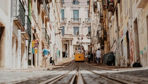AKO STE LJUBITELJ ŠETNJE, OVE GRADOVE ZAOBIĐITE: Zbog strmih ulica turisti imaju dobijaju upalu mišića, mudrije birajte AKO STE LJUBITELJ ŠETNJE, OVE GRADOVE ZAOBIĐITE: Zbog strmih ulica turisti imaju dobijaju upalu mišića, mudrije birajte