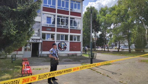 МУК НА МЕСТУ СТРАШНОГ ЗЛОЧИНА У САНСКОМ МОСТУ: Убијена професорка требала да иде у пензију за неколико дана МУК НА МЕСТУ СТРАШНОГ ЗЛОЧИНА У САНСКОМ МОСТУ: Убијена професорка требала да иде у пензију за неколико дана