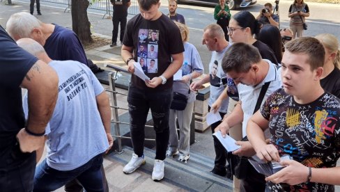 SVE PRIZNAO, O MASAKRU NI REČ: Iznošenjem odbrane počelo suđenje Urošu Blažiću (22) optuženom za devet ubistava u selima Malo Orašje i Dubona SVE PRIZNAO, O MASAKRU NI REČ: Iznošenjem odbrane počelo suđenje Urošu Blažiću (22) optuženom za devet ubistava u selima Malo Orašje i Dubona