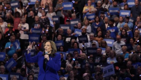 KAMALA HARIS NEĆE PONOVITI OVU GREŠKU: Hilari Klinton nije vodila kampanju u državi Viskonsin 2016. godine. KAMALA HARIS NEĆE PONOVITI OVU GREŠKU: Hilari Klinton nije vodila kampanju u državi Viskonsin 2016. godine.