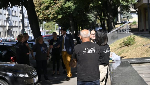 ПОБИ НАС, БРЖЕ ДОЛАЗИ: Рањени Петар успео да позове оца после масакра - преминуо након 50 дана борбе у болници ПОБИ НАС, БРЖЕ ДОЛАЗИ: Рањени Петар успео да позове оца после масакра - преминуо након 50 дана борбе у болници