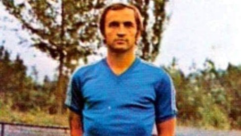 TRI B U FUDBALSKOJ AZBUCI JANKOVIĆA: Sin i unuk čuvaju uspomenu na legendu Željezničara (FOTO) TRI B U FUDBALSKOJ AZBUCI JANKOVIĆA: Sin i unuk čuvaju uspomenu na legendu Željezničara (FOTO)