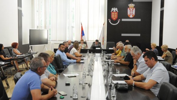 ВРЕДНА „ОКТОБАРСКА НАГРАДА“: Краљевчани усвојили новчане износе градских признања ВРЕДНА „ОКТОБАРСКА НАГРАДА“: Краљевчани усвојили новчане износе градских признања