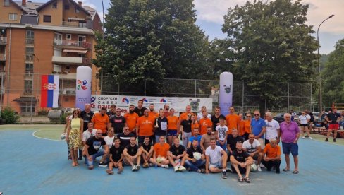 ŠESTA SEZONA SEOSKIH IGARA SPORTSKOG SAVEZA SRBIJE: Borba za glavnu nagradu - rukometni teren ŠESTA SEZONA SEOSKIH IGARA SPORTSKOG SAVEZA SRBIJE: Borba za glavnu nagradu - rukometni teren