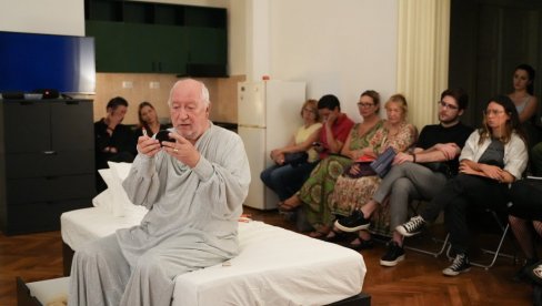 ISTORIJA PLJESKAVICE U HOLANDIJI: Autorski projekat Andreja Nosova, pet dana za redom, na Festivalu izvođačkih umetnosti Noorderzon ISTORIJA PLJESKAVICE U HOLANDIJI: Autorski projekat Andreja Nosova, pet dana za redom, na Festivalu izvođačkih umetnosti Noorderzon