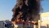 GUST CRNI DIM ŠIRI SE LESKOVCEM: Vidi se iz svih delova grada (VIDEO) GUST CRNI DIM ŠIRI SE LESKOVCEM: Vidi se iz svih delova grada (VIDEO)