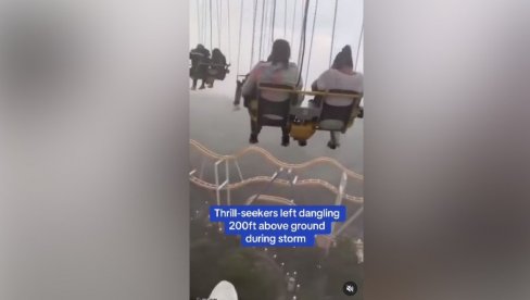 VOŽNJA U LUNA PARKU PRETVORILA SE U HOROR: Ostali zarobljeni na visini od 60 metara, umalo ih koštalo života (VIDEO) VOŽNJA U LUNA PARKU PRETVORILA SE U HOROR: Ostali zarobljeni na visini od 60 metara, umalo ih koštalo života (VIDEO)