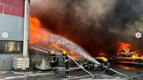 POŽAR U LESKOVCU I DALJE BUKTI: U gašenju vatrene stihije angažovano više od 70 vatrogasnih vozila (FOTO) POŽAR U LESKOVCU I DALJE BUKTI: U gašenju vatrene stihije angažovano više od 70 vatrogasnih vozila (FOTO)