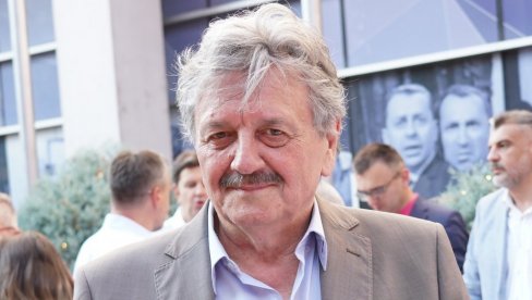OTAC MI JE ŽIVEO PREKO 90 GODINA Bajić o zdravstvenom stanju - treći put preležao koronu OTAC MI JE ŽIVEO PREKO 90 GODINA Bajić o zdravstvenom stanju - treći put preležao koronu