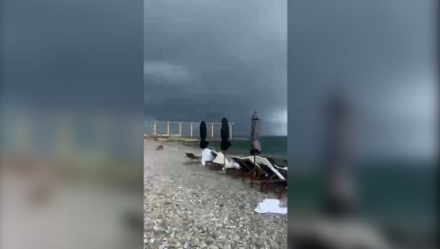 NEZAPAMĆEN TORNADO POGODIO RUSIJU: Nebo prekriveno crnim oblacima, izgleda jezivo (VIDEO) NEZAPAMĆEN TORNADO POGODIO RUSIJU: Nebo prekriveno crnim oblacima, izgleda jezivo (VIDEO)