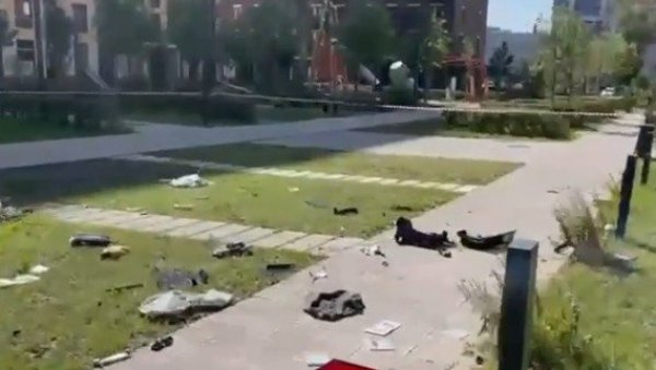 ХОРОР: Александар (39) бацио жену и бебу кроз прозор, Милена (36) и дете остали на месту мртви - незапамћена трагедија у Москви ХОРОР: Александар (39) бацио жену и бебу кроз прозор, Милена (36) и дете остали на месту мртви - незапамћена трагедија у Москви