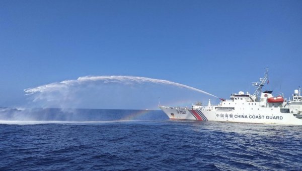 НОВА ДРАМА У МОРУ: Опасни маневри Кине и Филипина НОВА ДРАМА У МОРУ: Опасни маневри Кине и Филипина
