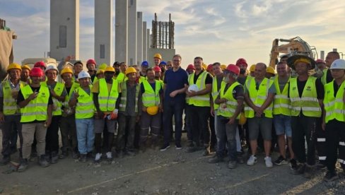 VUČIĆ NA GRADILIŠTU EXPO 2027: Beskrajno im hvala na trudu i posvećenosti VUČIĆ NA GRADILIŠTU EXPO 2027: Beskrajno im hvala na trudu i posvećenosti
